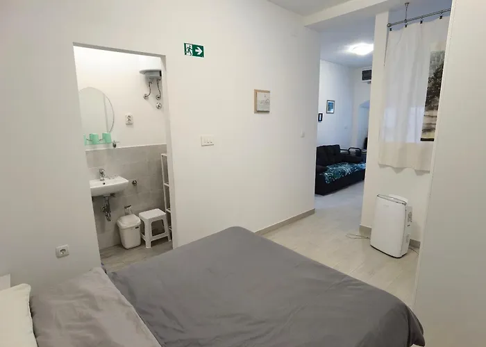 Apartment Near The Sea