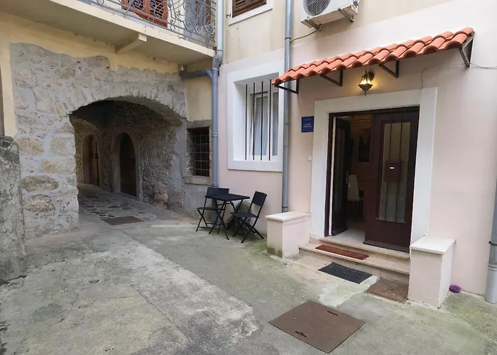 Near The Sea 오파티아